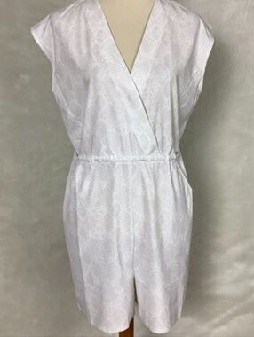 Athleta Marlow Printed Sleeveless Romper Pearl White Python
